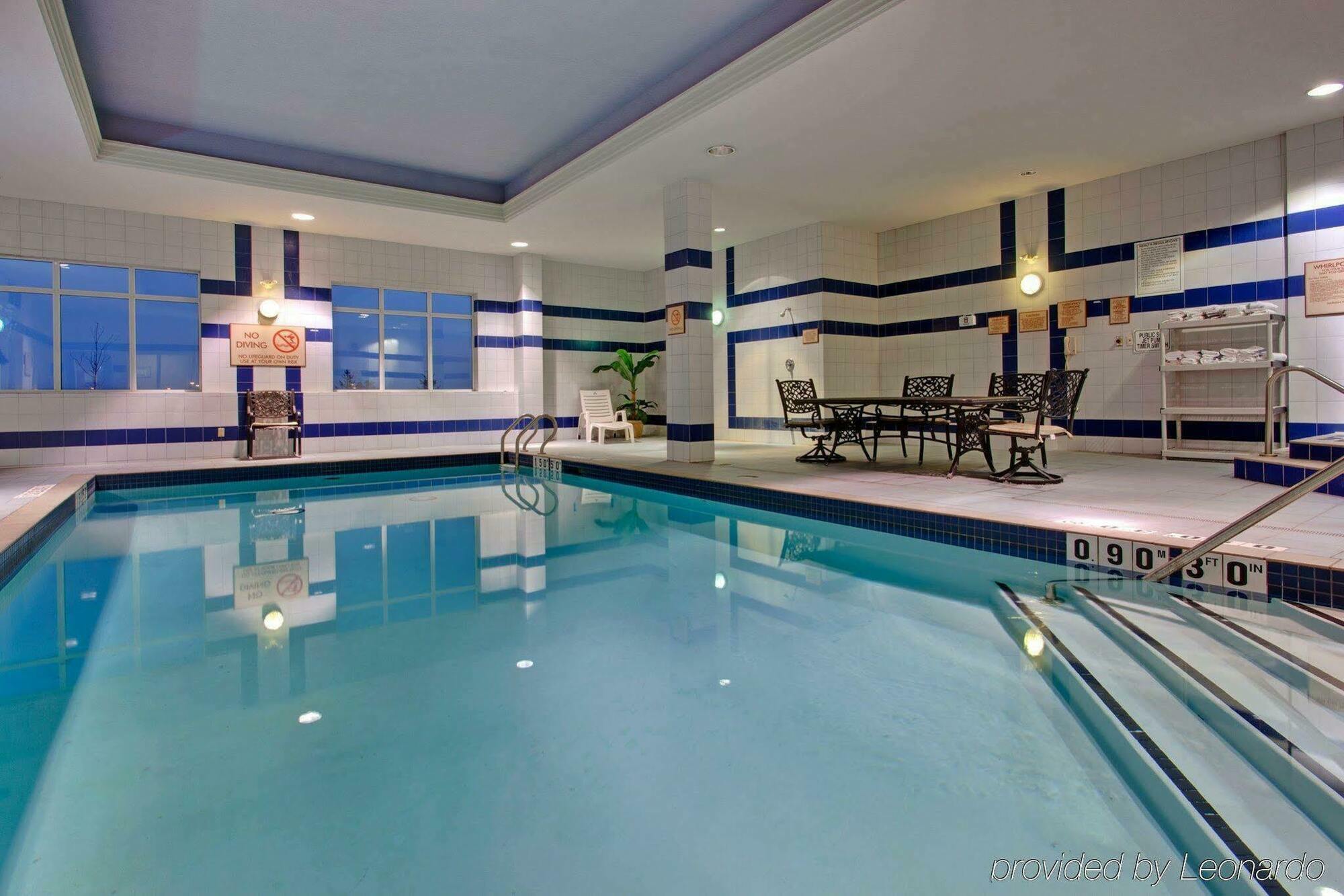 Holiday Inn Express Hotel & Suites Milton By Ihg Buitenkant foto